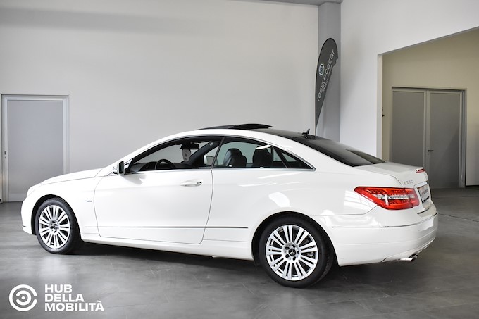 MERCEDES-BENZ E 220 CDI Coupé BlueEFFICIENCY Avantgarde